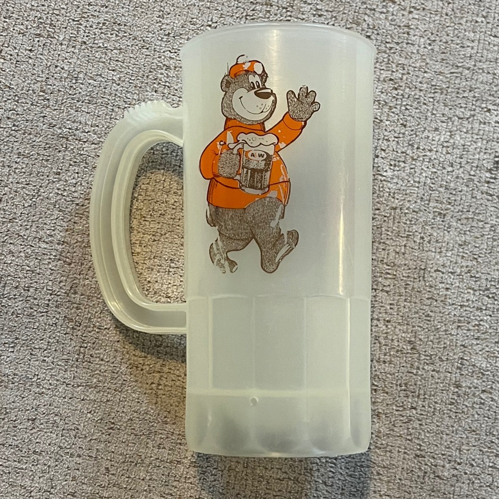 Vintage A&W Root Beer Great Root Bear Frosted Plastic 22oz Mug USA Souvenir